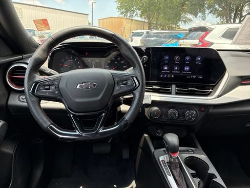 Used 2024 Chevrolet Trax RS FWD image 17