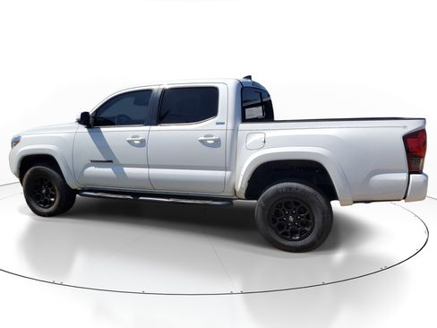 Used 2022 Toyota Tacoma SR5 w/ Technology Package RWD image 4