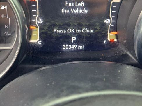 Used 2022 Jeep Gladiator Willys image 9