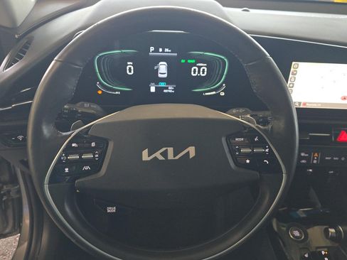 Used 2023 Kia Niro FWD image 11