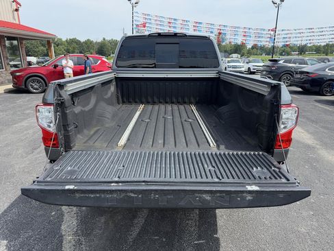 Used 2017 Nissan Titan PRO-4X AWD/4WD image 6