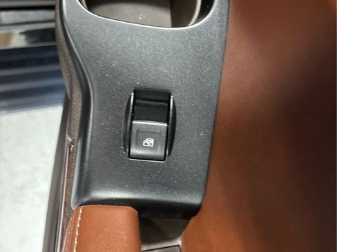 Used 2018 Chevrolet Tahoe Premier AWD/4WD image 34
