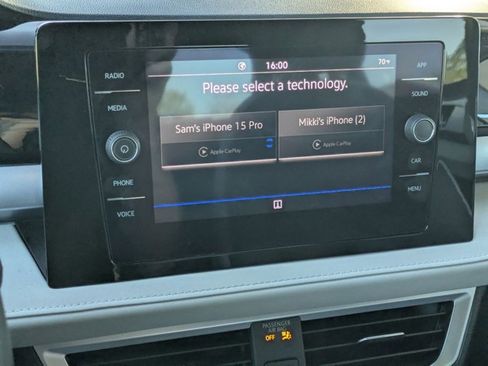 Used 2025 Volkswagen Taos SE image 13