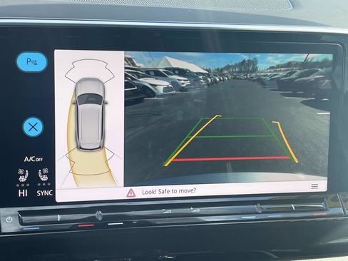 Used 2025 Volkswagen Atlas SE image 27