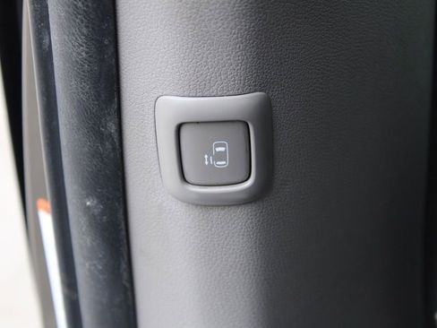 Used 2017 Kia Sedona LX w/ LX Essentials Premium Package image 25