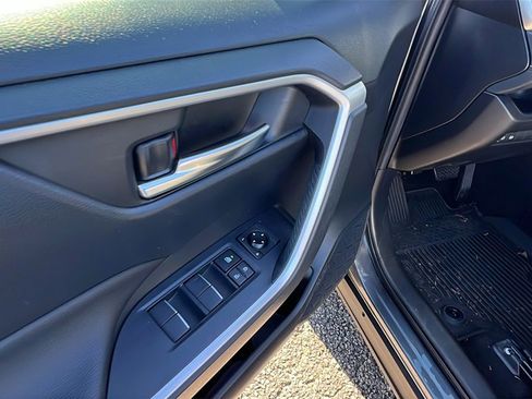 Used 2020 Toyota RAV4 XLE Premium image 12