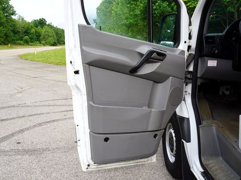 Used 2015 Freightliner Sprinter 2500 image 24