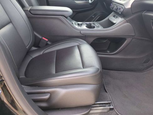 Used 2023 GMC Acadia SLT image 28