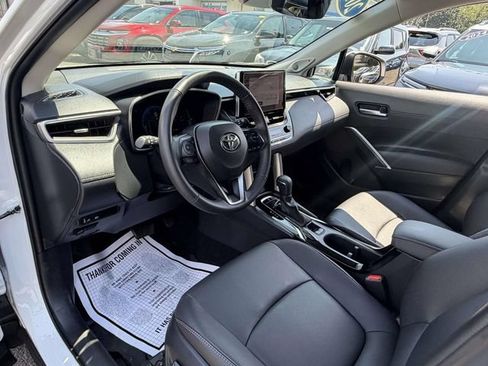 Used 2024 Toyota Corolla Cross XLE w/ Convenience Package AWD/4WD image 13