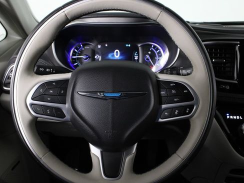 Used 2018 Chrysler Pacifica Limited w/ Advanced Safetytec Group FWD image 24