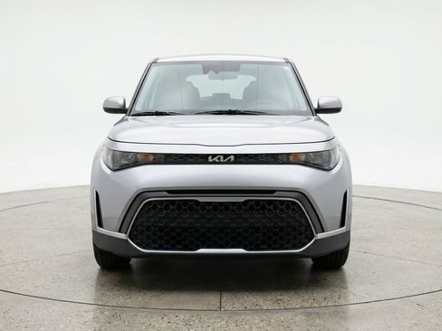 Used 2025 Kia Soul LX w/ LX Technology Package image 2
