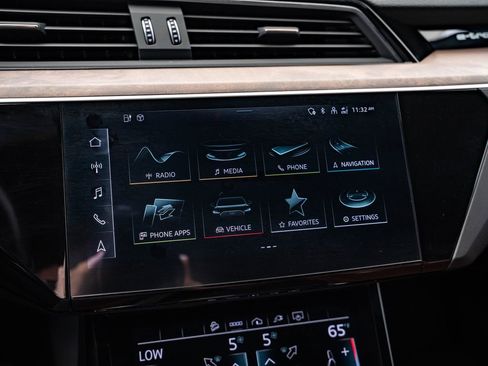 Used 2021 Audi e-tron Premium w/ Convenience Plus Package image 32