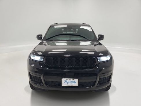 Used 2023 Jeep Grand Cherokee L Laredo AWD/4WD image 2