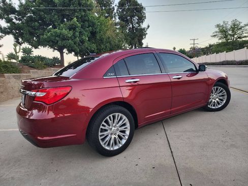 Used 2011 Chrysler 200 Limited image 5