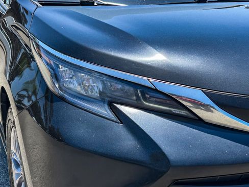 Used 2024 Toyota Sienna XLE FWD image 4