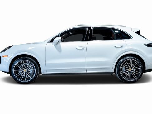 Used 2021 Porsche Cayenne Turbo image 21