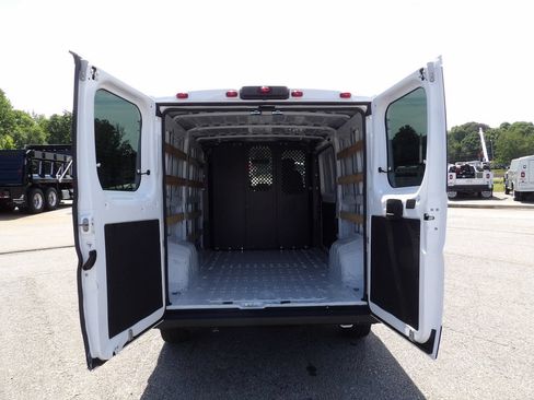 Used 2025 RAM ProMaster 2500 w/ U-Haul Equipment Group FWD image 40