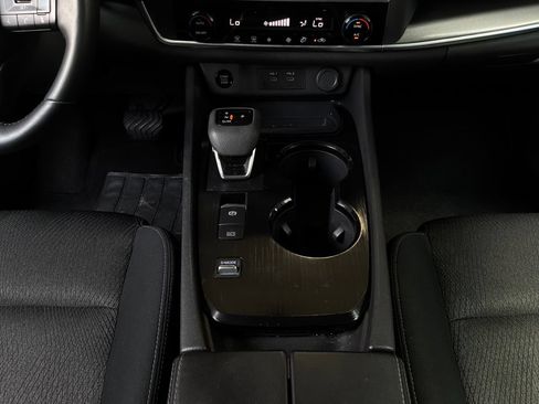 Used 2025 Nissan Rogue SV FWD image 15