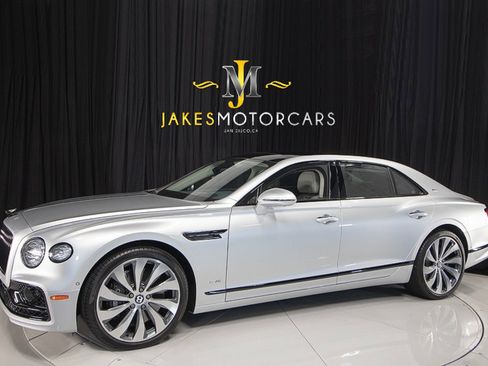 Used 2021 Bentley Flying Spur W12 image 1