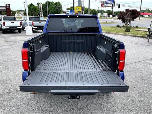 Used 2025 Toyota Tacoma TRD Off-Road AWD/4WD image 29