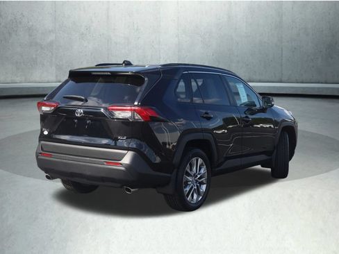Used 2019 Toyota RAV4 XLE Premium w/ Cold Weather Package AWD/4WD image 15