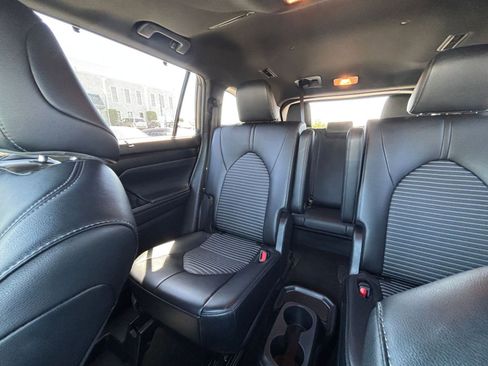 Used 2024 Toyota Highlander XSE FWD image 43