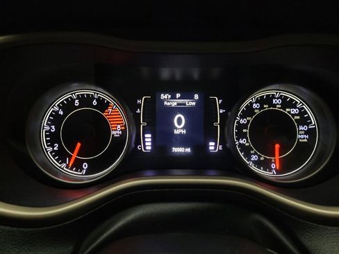 Used 2018 Jeep Cherokee Latitude w/ Safety Group image 23