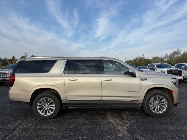 Used 2022 GMC Yukon XL SLT w/ SLT Luxury Package RWD image 8