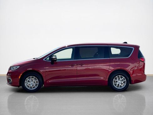New 2026 Chrysler Pacifica Select image 4
