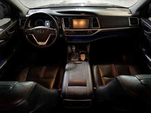 Used 2019 Toyota Highlander XLE image 10