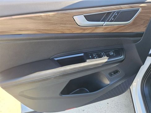 Used 2025 Volkswagen Atlas SE image 13