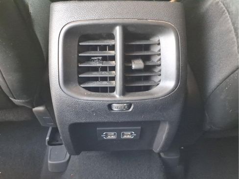Used 2021 Jeep Cherokee Latitude Plus FWD image 14