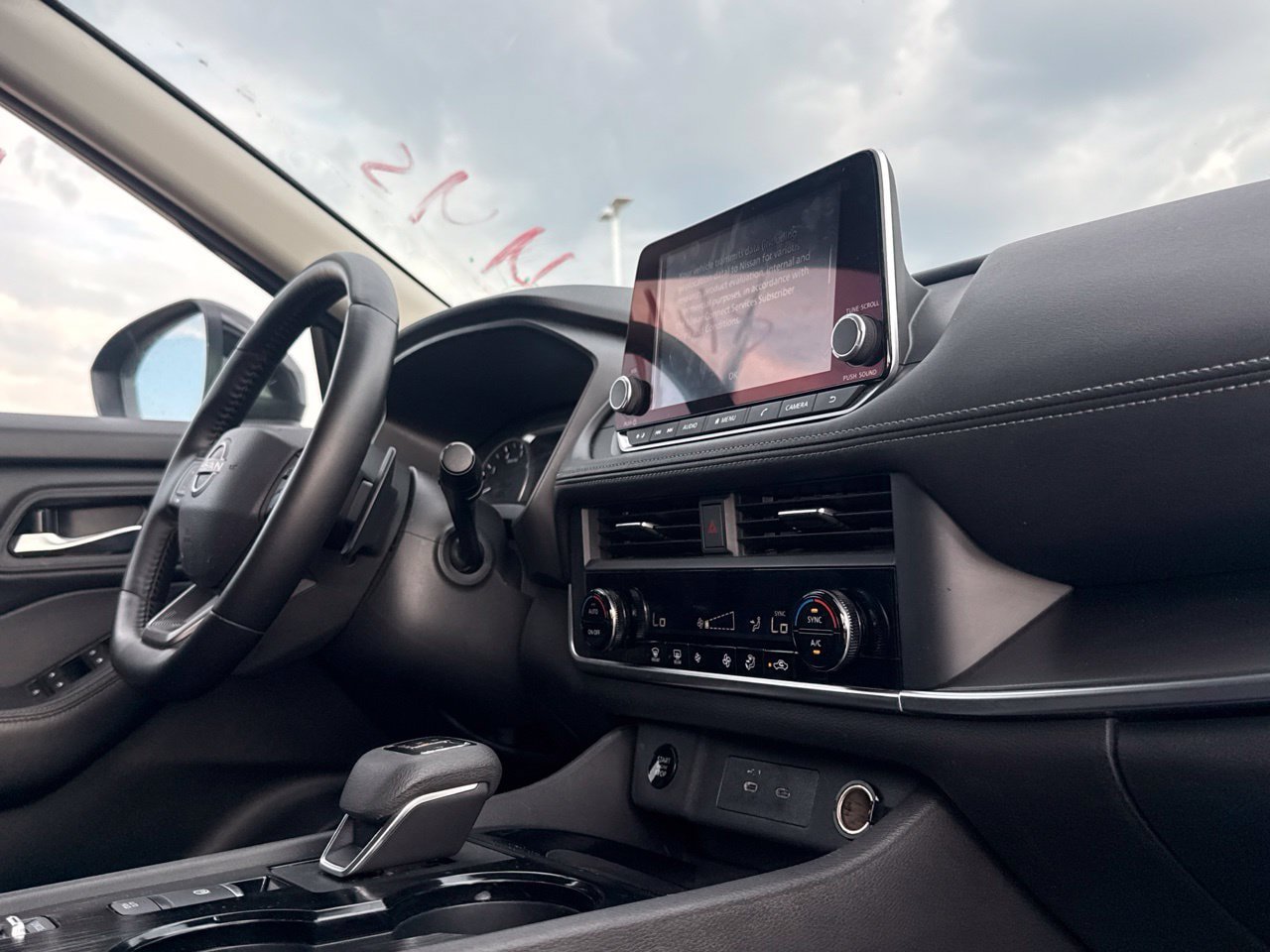 Certified 2025 Nissan Rogue SV FWD image 30