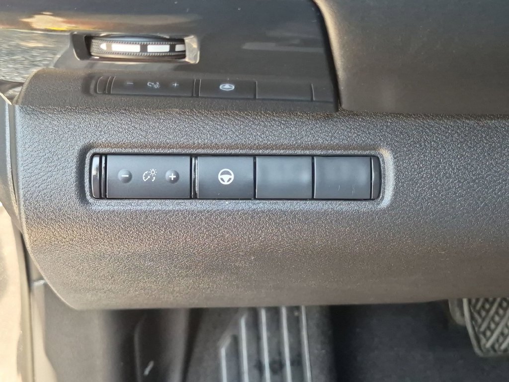 Used 2024 Nissan Pathfinder SV FWD image 21