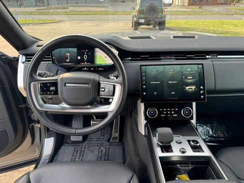 Used 2023 Land Rover Range Rover SE image 16