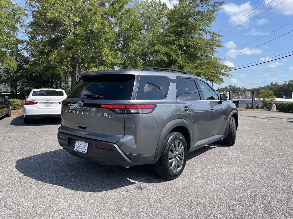 Used 2025 Nissan Pathfinder SV FWD image 3