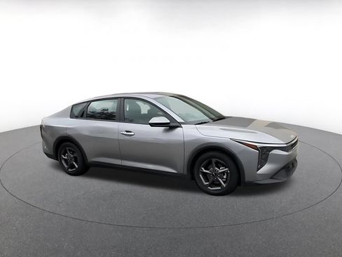 Used 2025 Kia K4 FWD image 2