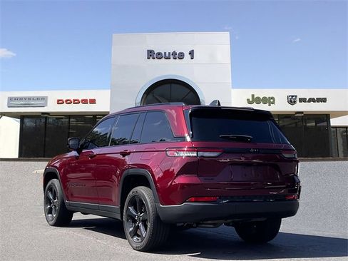 Used 2023 Jeep Grand Cherokee Altitude image 4