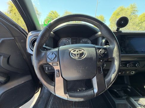 Used 2019 Toyota Tacoma TRD Sport w/ Technology Package image 11