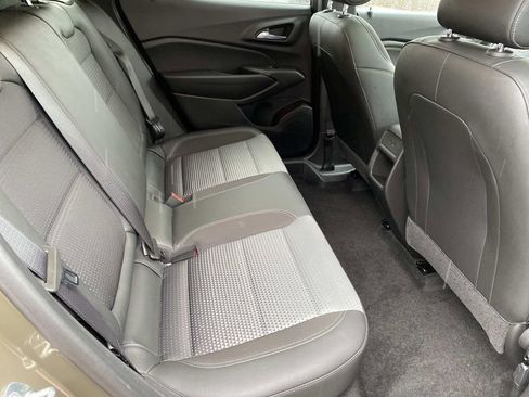 Used 2024 Chevrolet Trax LT w/ Sunroof Package image 27