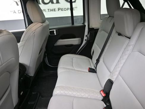 Used 2023 Jeep Wrangler Unlimited Sahara AWD/4WD image 18