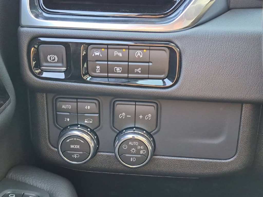 New 2027 GMC Yukon Denali w/ Sun & Power Step Package AWD/4WD image 17