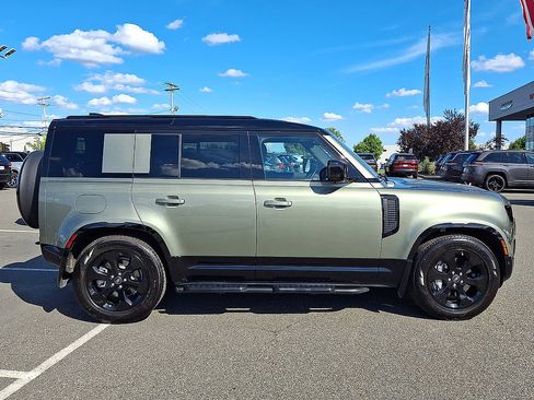 Used 2025 Land Rover Defender 110 X-Dynamic SE AWD/4WD image 32