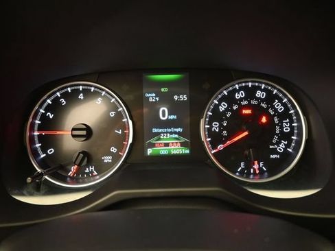 Used 2022 Toyota RAV4 LE FWD image 4