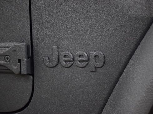 Used 2026 Jeep Gladiator Mojave AWD/4WD image 15