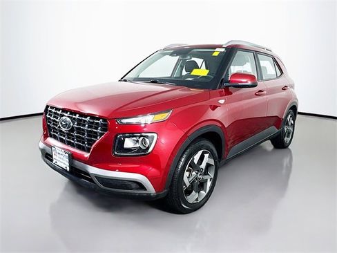 Used 2024 Hyundai Venue SEL image 2