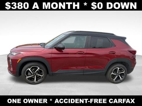 Used 2023 Chevrolet TrailBlazer RS w/ Sun and Liftgate Package FWD image 2