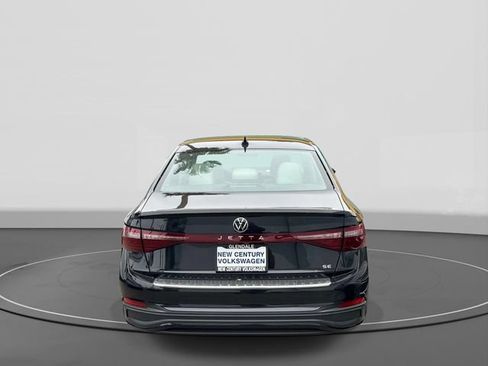New 2025 Volkswagen Jetta SE FWD image 4