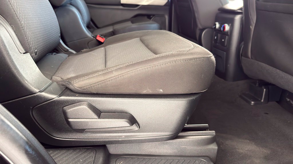 Used 2023 Ford Explorer XLT AWD/4WD image 34
