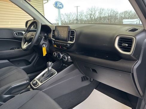 Used 2023 Hyundai Venue SEL image 22